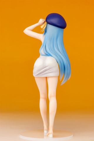 つい視線が谷間に……「賢者の孫」より、バスタオル姿の「シシリー