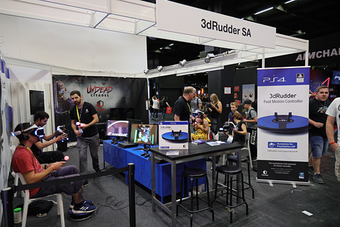 足で操作するフットコントローラー「3dRudder」、PlayStation VR