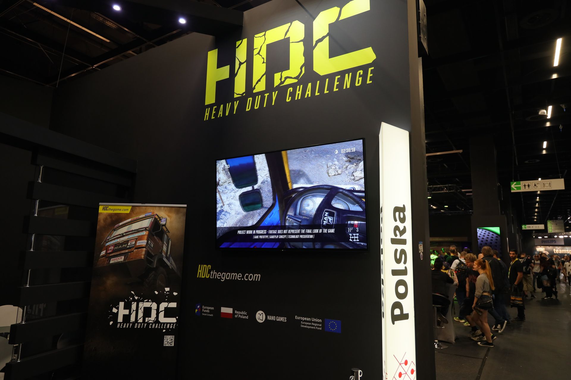 ダンプトラックの後方では掲載したトレーラーが流されていたが、EUのファンドによって開発されているようだ