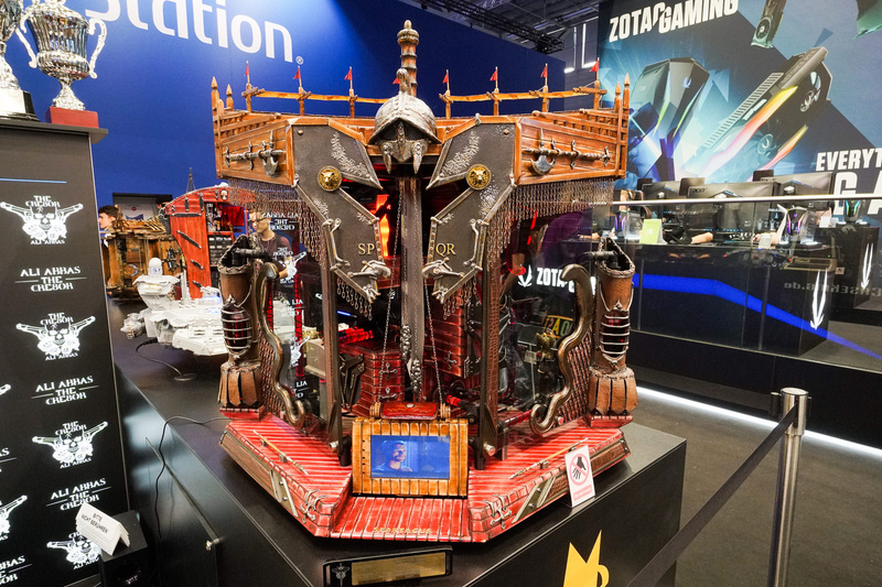 古代ローマの剣闘士をイメージした“SPARTACUS, MOD OF THE ARENA”(2018)はTVのミニドラマシリーズ「Spartacus: Gods of the Arena」をもじって名付けられた。可動部が多くてなんだかカッコイイ