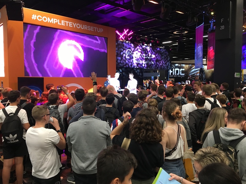 PCゲーミングエリア。1ホールを使っている