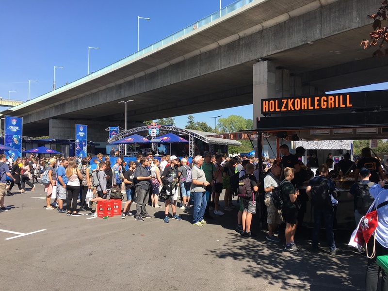 フードトラックはいつも盛況