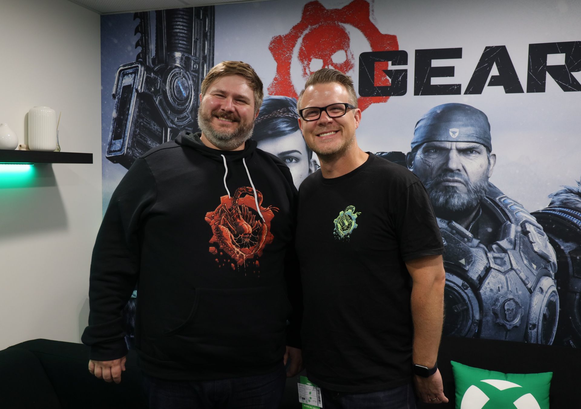 Ryan Cleven, Gears Multiplayer Design Director（左）、Dana Sissons, Director of Communications（右）