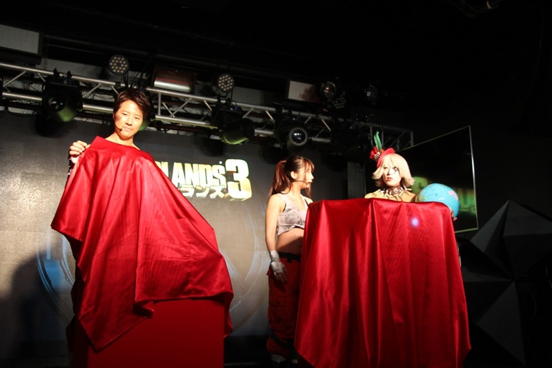 ゲーム内に登場する武器を実際のサイズで再現