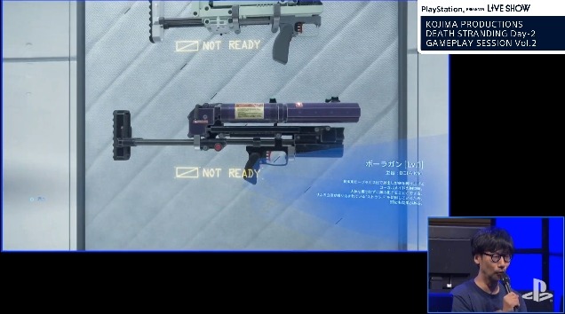 壁には武器や衣装などが並ぶ。先日登場した「ボーラガン」もここに置かれている。武器の色は工具をイメージした設定になっているとのこと