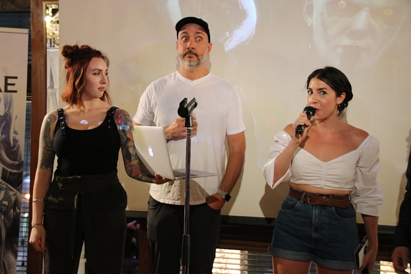 Digital Extremesのスタッフ。中央がクリエイティブディレクターのスティーブ・シンクレア氏で、会場からは「生スティーブじゃん！」などと言われるほどの有名人