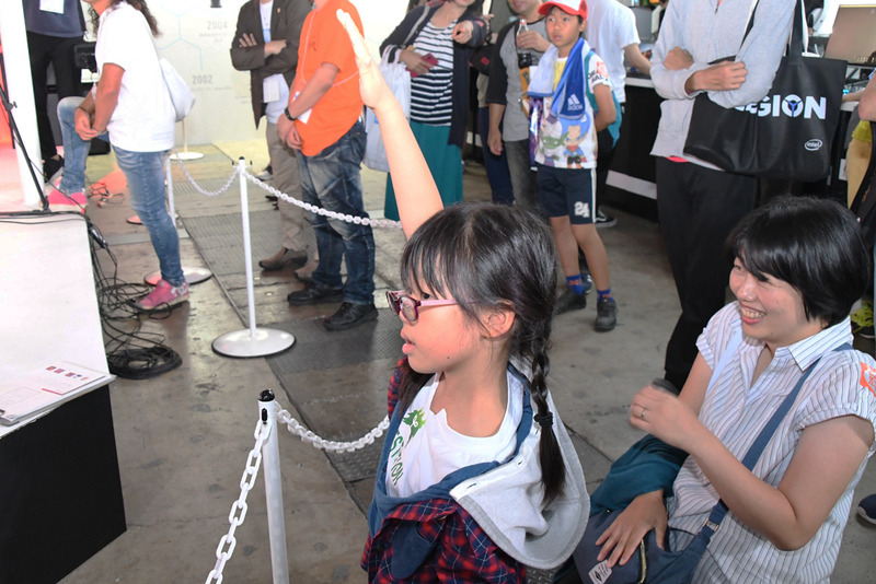 最後の挑戦者は「鉄拳」ファンの女の子