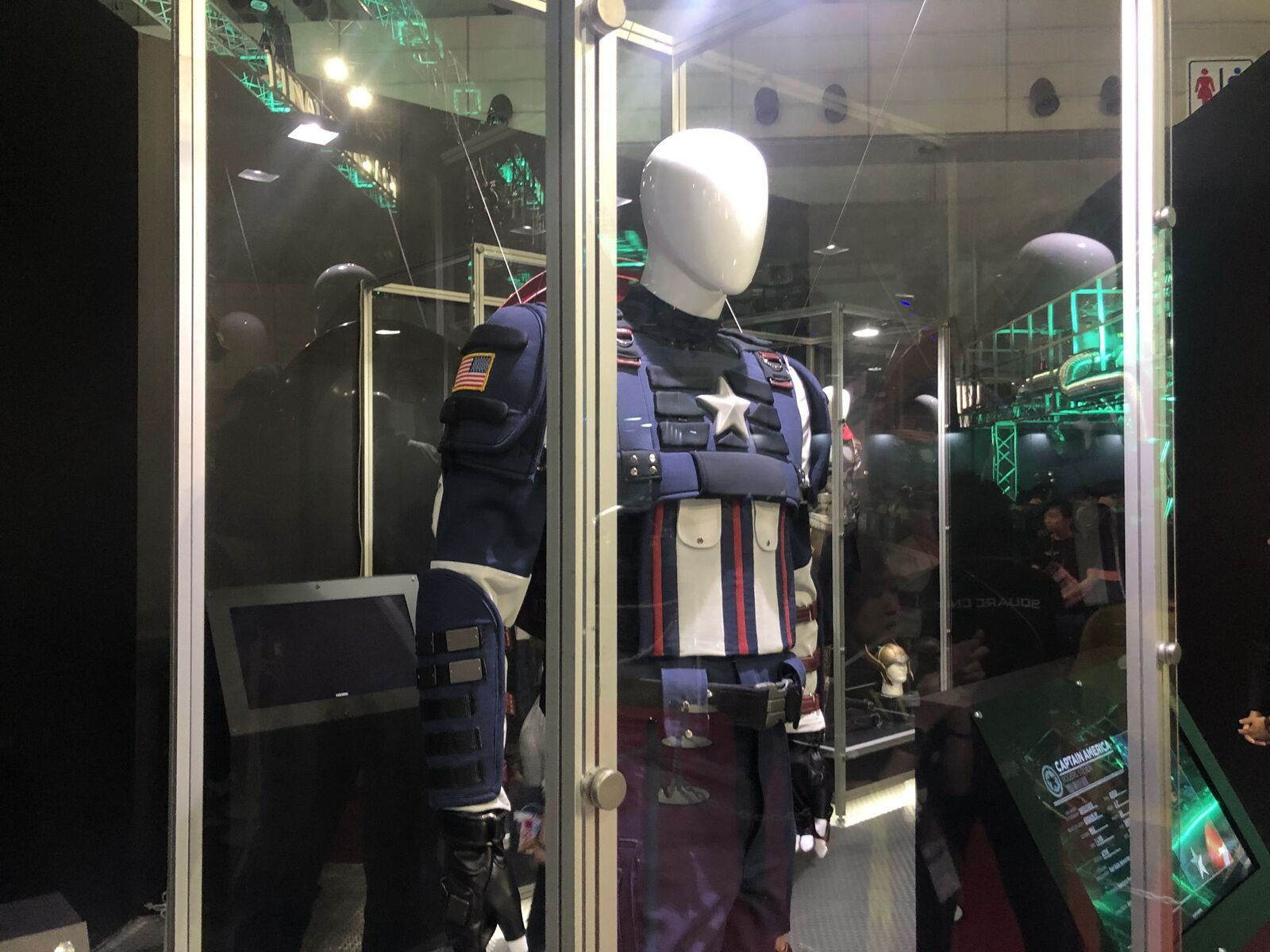 まずはE3で気になっていたスクエニのタイトル「FINAL FANTASY VII REMAKE」と「アベンジャーズ」をチェック。TGSでも存在感も大きかった