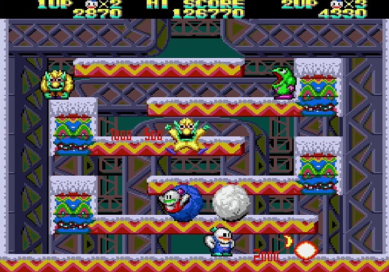 転がる雪玉は味方も一緒に巻き込んでしまう！