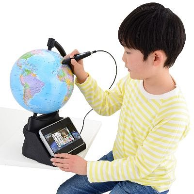 カメラ機能も搭載したパッド付きしゃべる地球儀が登場！ - GAME Watch