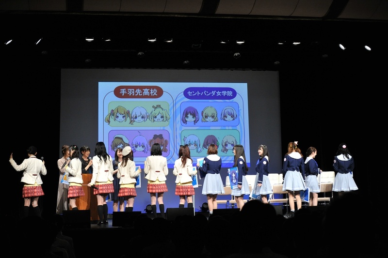 制服もブレザータイプとワンピースタイプで分けている