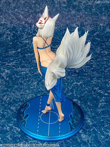 豊満ボディに魅惑の視線……。あみあみ、「アズールレーン」より