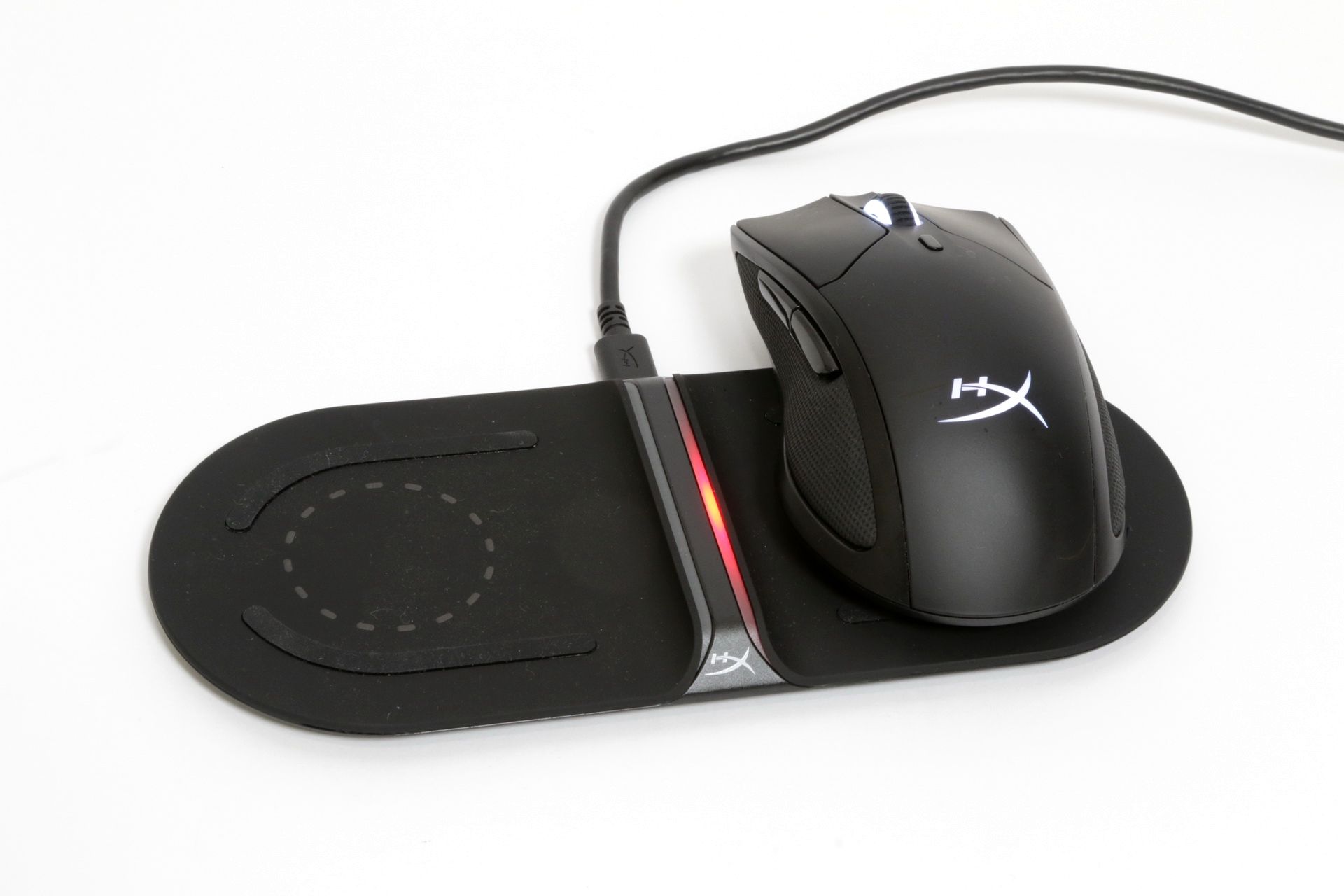 Pulsefire DartをChargePlay Baseに置くだけで充電が可能