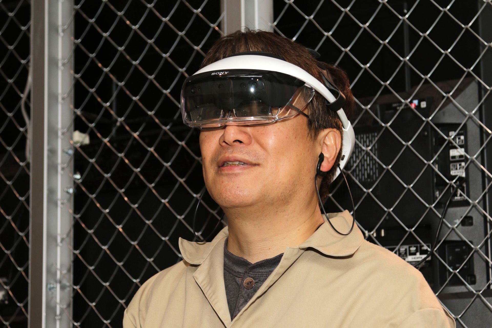 耳にイヤホンも装着して準備万端