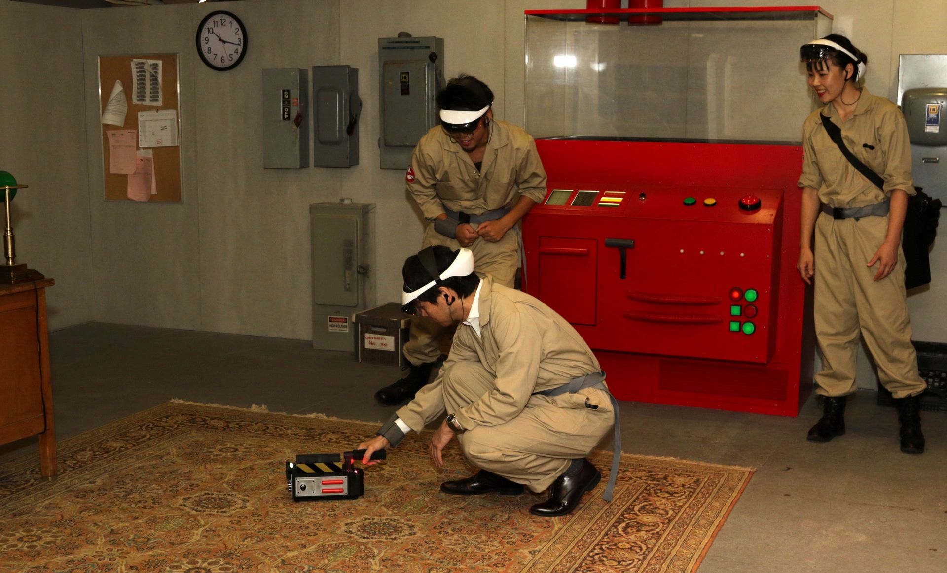 最後は捕獲装置にゴーストをしまって終わり。捕獲したときはちゃんとふたが連動して閉まるんだこれが。すごいハイテクな感じ