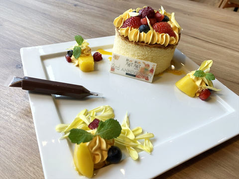 コラボメニューと面会！ カプコンカフェ池袋×「囚われのパルマ」至福の