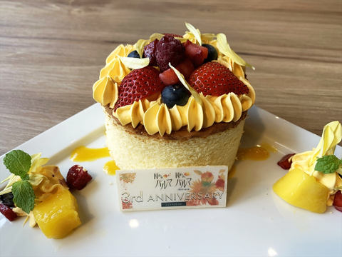 コラボメニューと面会！ カプコンカフェ池袋×「囚われのパルマ」至福の
