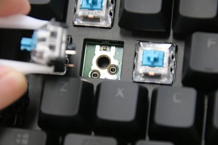 テンキーレスのコンパクトボディにスイッチ交換機能を搭載！ゲーミング