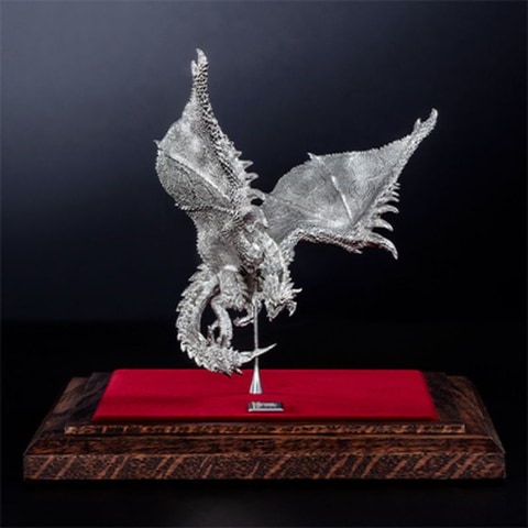 2体セットで1,650万円！ 純プラチナと純金製、シルバー製の