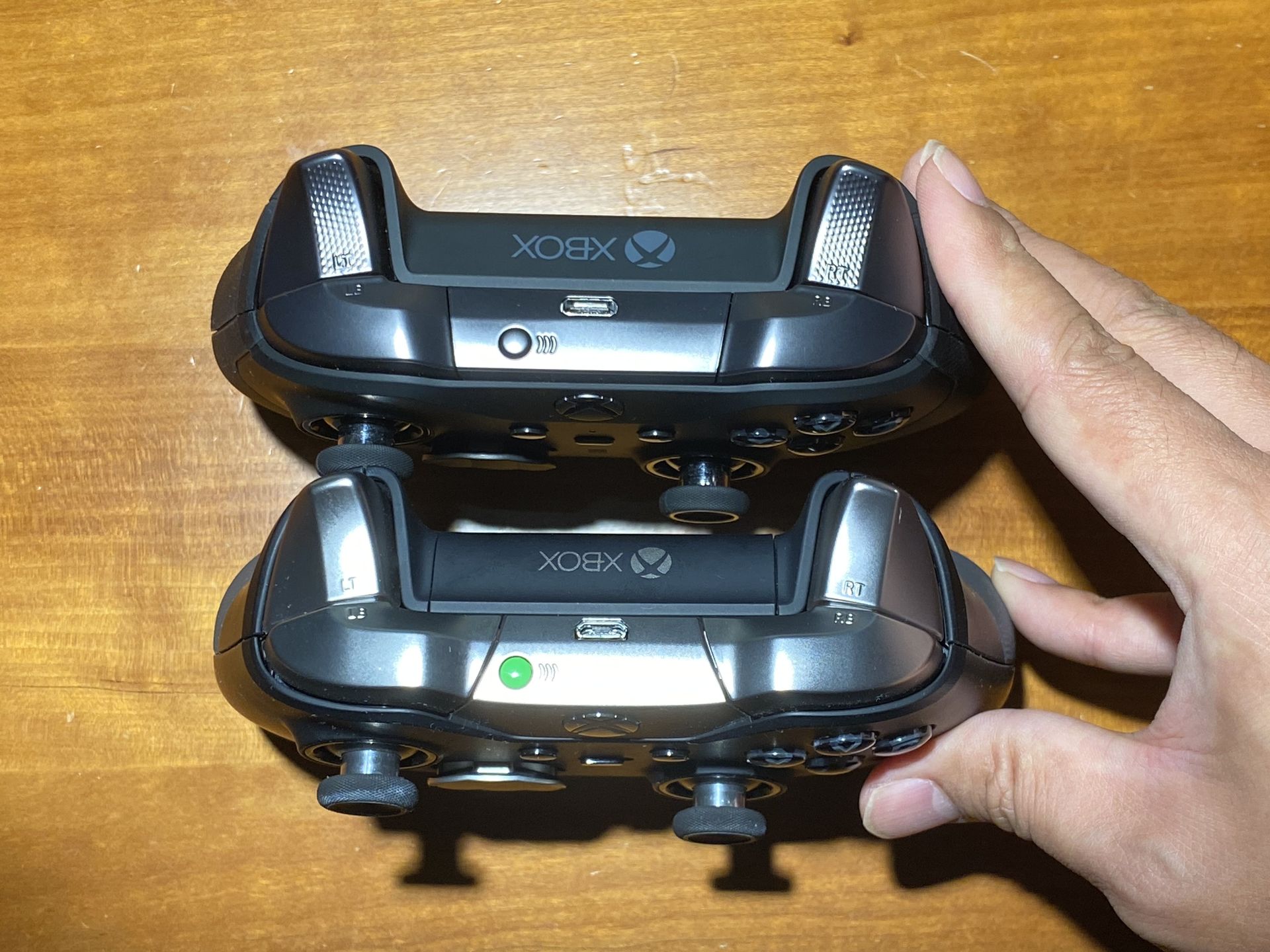 上部はほぼ変更なし。シリーズ2（上）にはトリガーに滑り止めが付いた