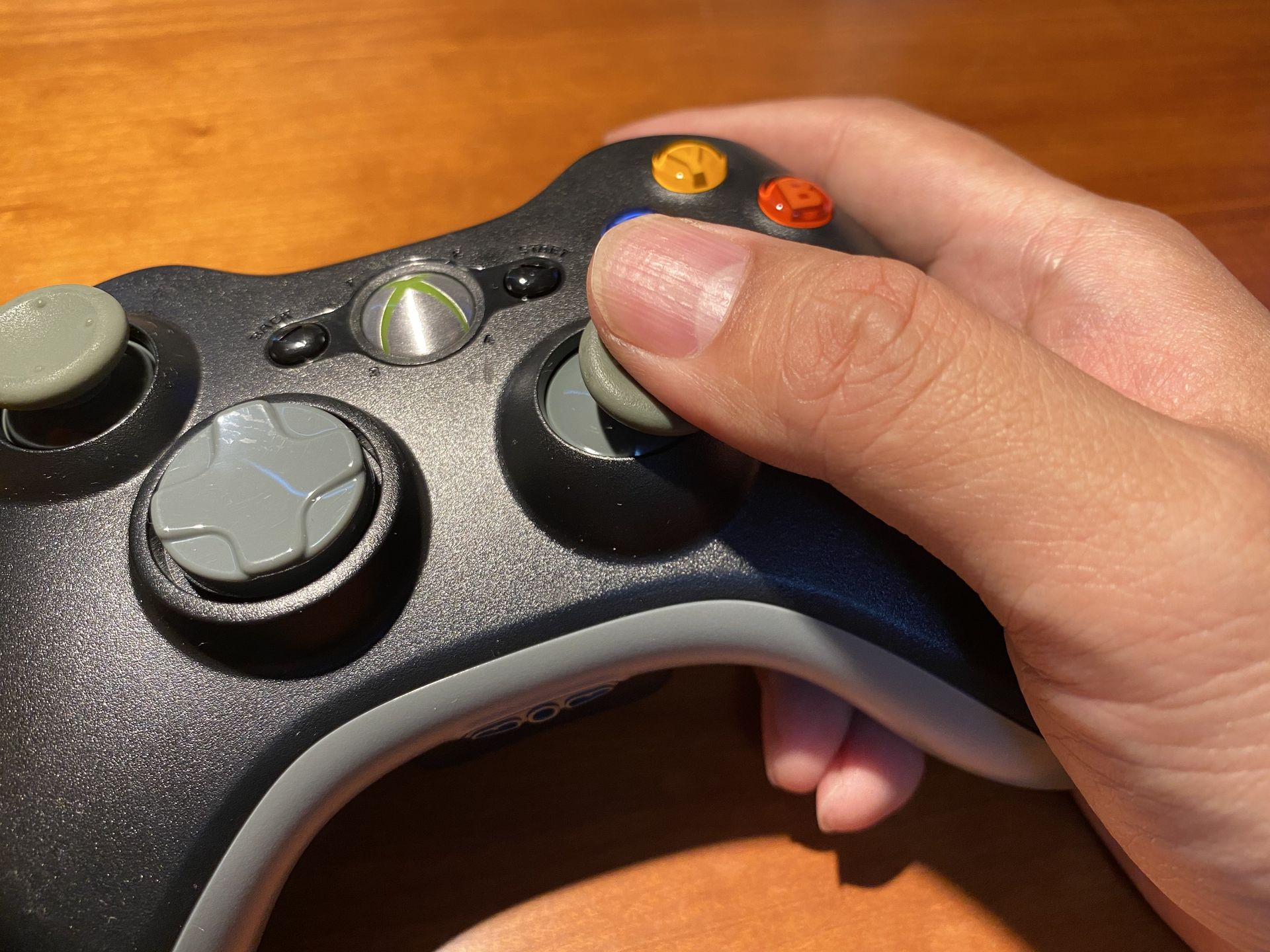 押し入れから引っ張り出して改めて感じたが、Xbox 360のテンションは堅い