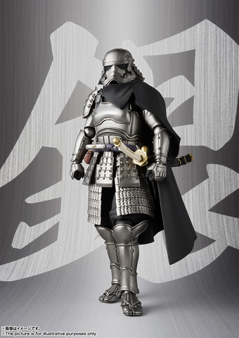 キャプテン・ファズマ」が銀色の甲冑に身を包み仁王立ち！ 「足軽大将