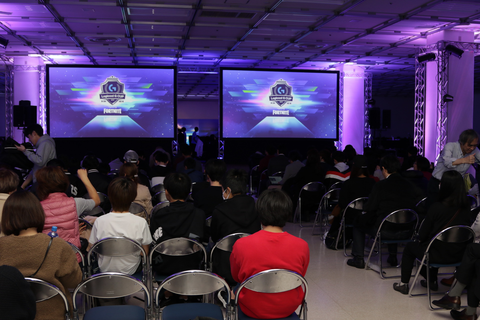 会場には観覧者も多数来場していた