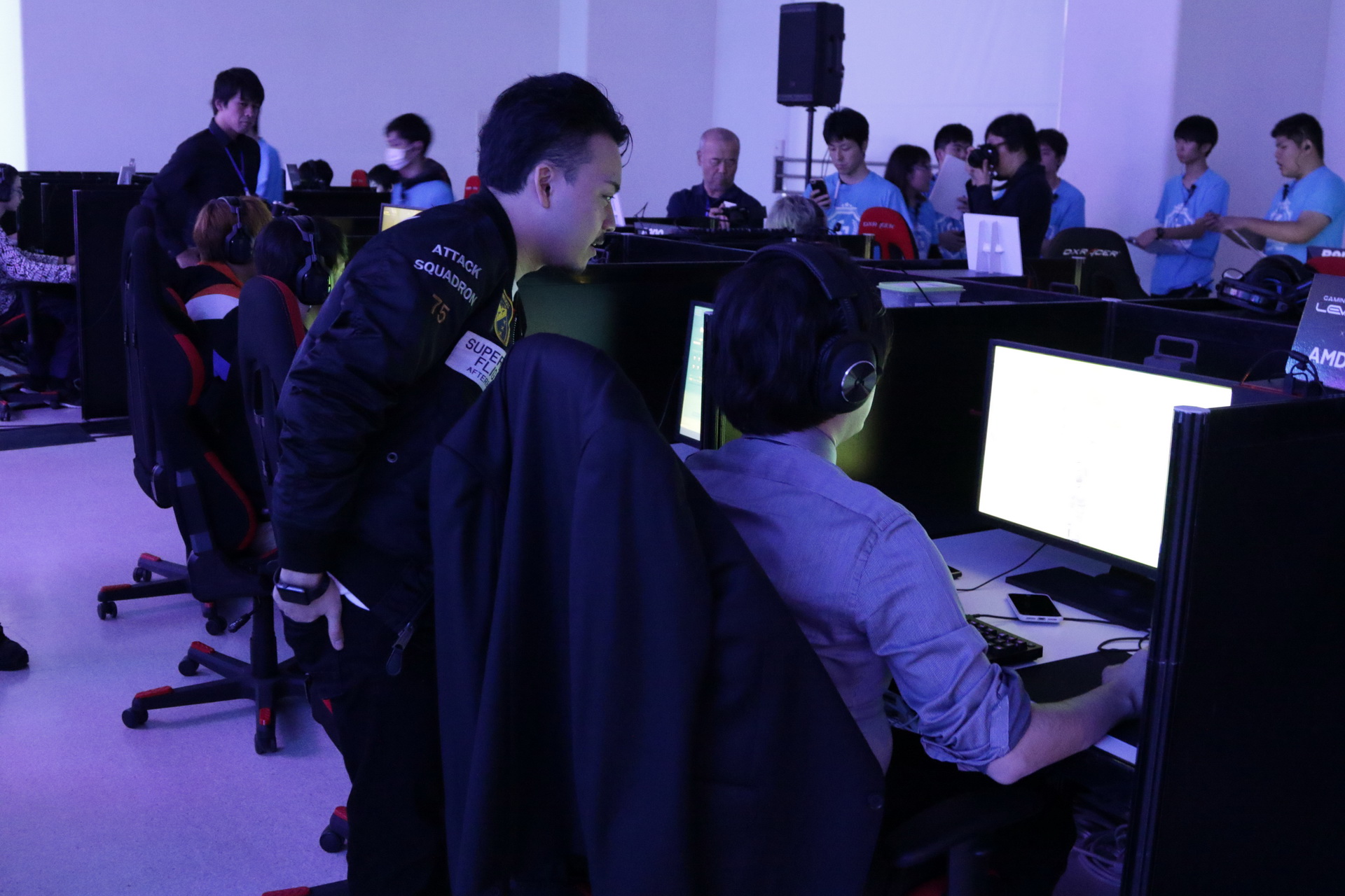 3ラウンド終了後には、解説のボドカさんとCrazy Raccoonの選手が入ってのエキシビションマッチも行なわれた