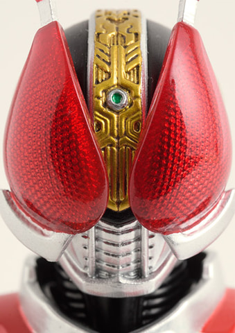 真骨彫の「仮面ライダー電王」は、ソードフォームとガンフォームに換装