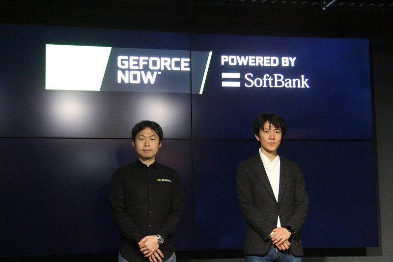 ステージに登壇したNVIDIA コンスーマーマーケティング部 マーケティング マネージャー 鈴木悠里氏（左手）と、ソフトバンクコンシューマ事業統括 新規事業開発室 新規事業推進部 部長の金子雄喜氏（右手）