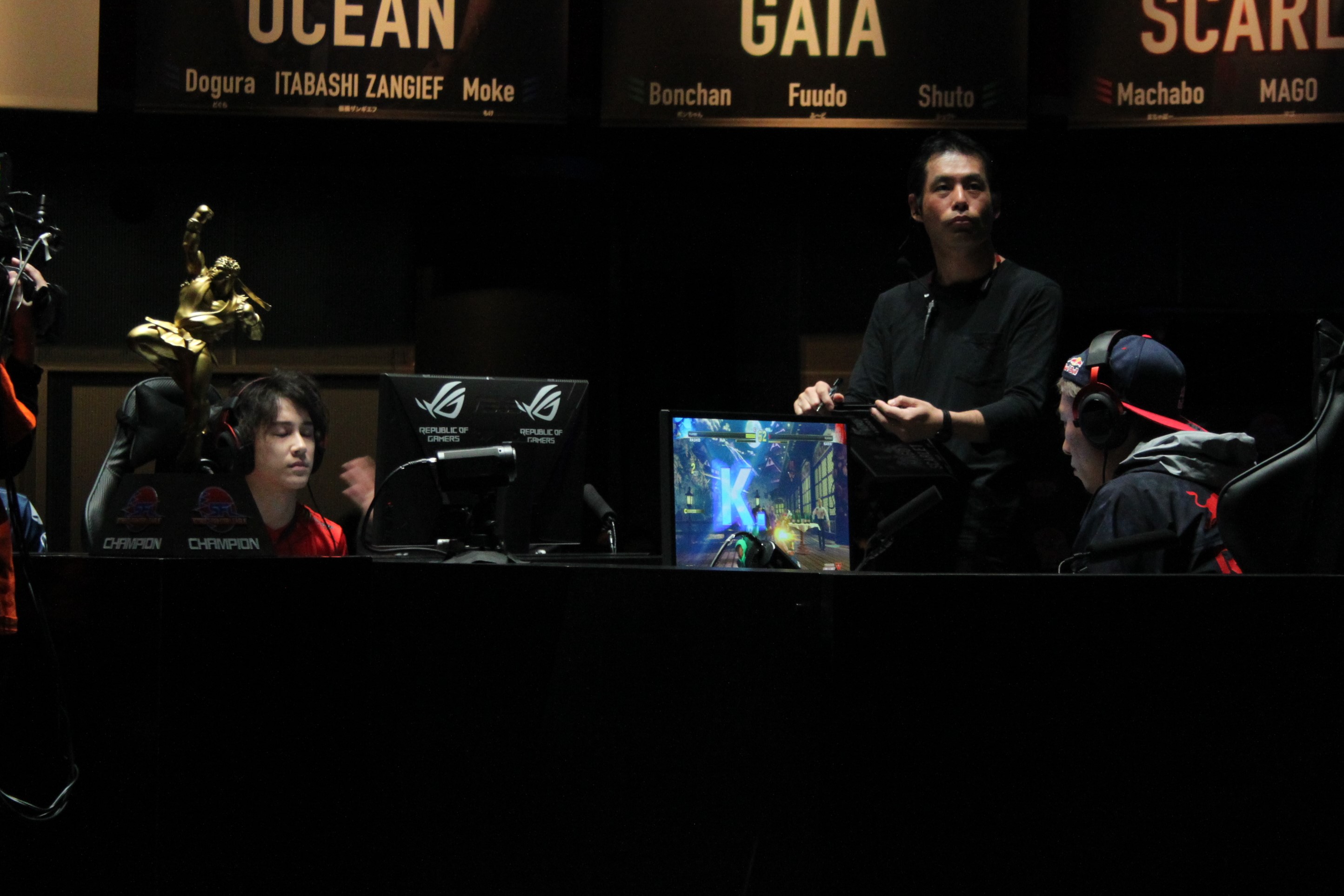 竹内ジョン選手（奥）ボンちゃん選手（手前）