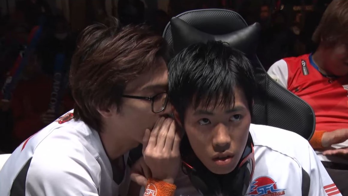 試合中もマゴ選手はアドバイスを忘れない