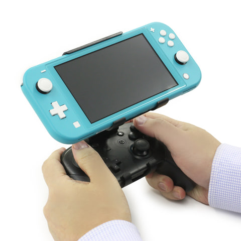 手元でSwitch Proコントローラーを使ってSwitch/Switch Lite本体が