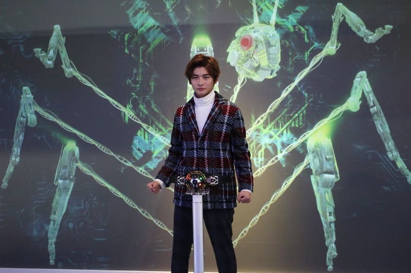 当日は高橋さんがこのベルトで変身するデモンストレーションを披露した