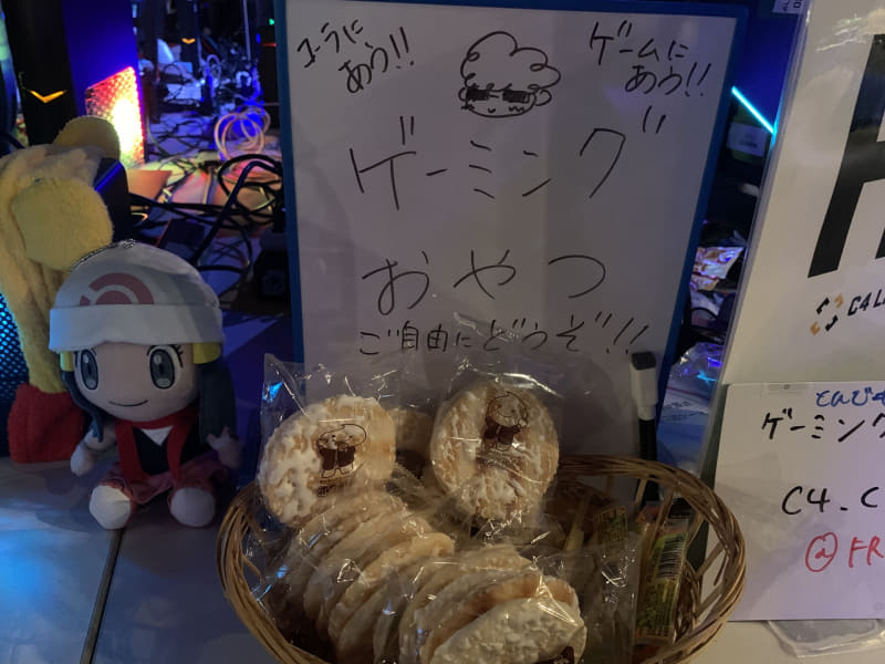 デスク周りはこんな感じ