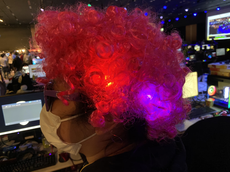 ちなみにアフロは光る