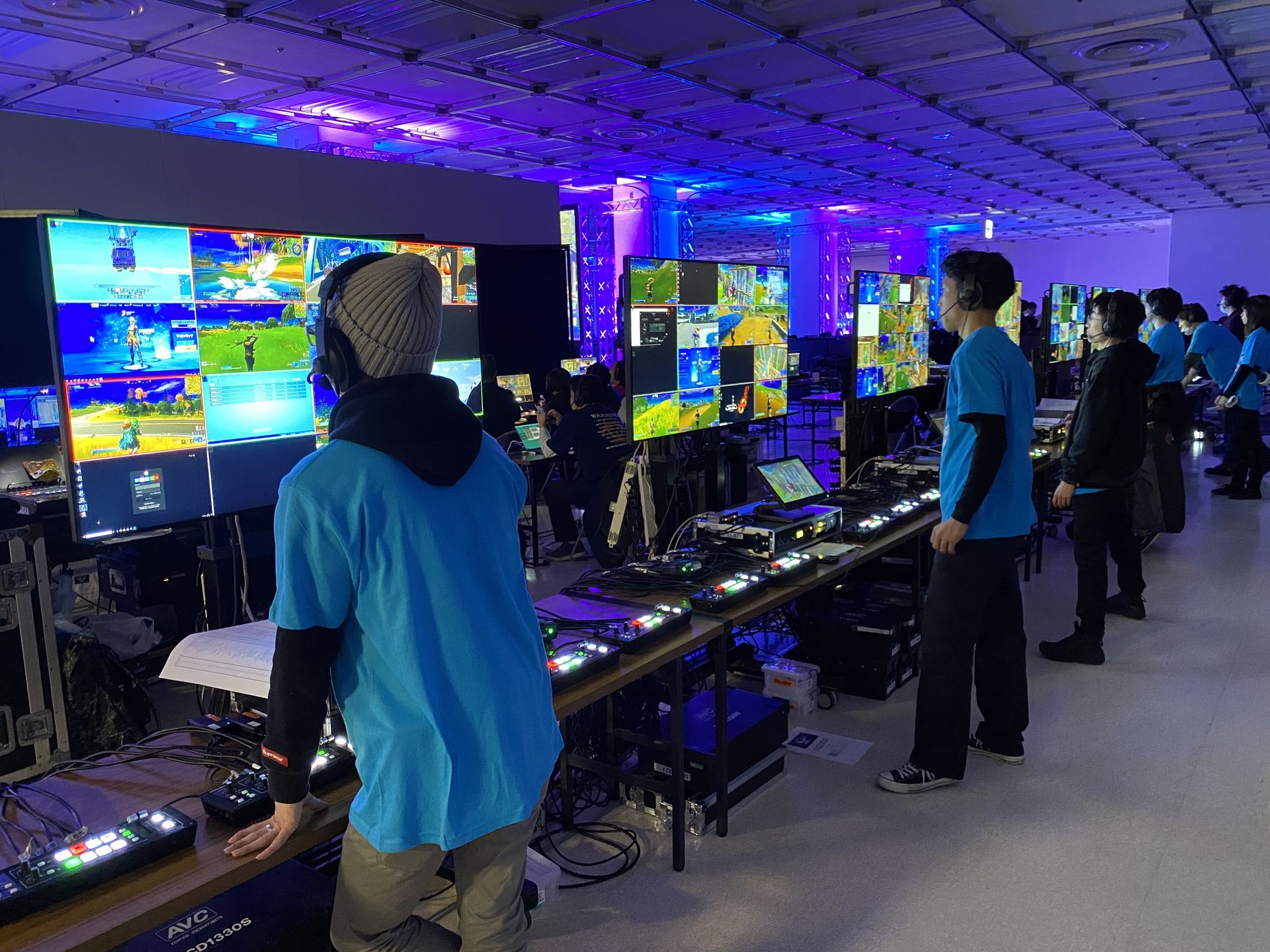 こちらは全参加選手のモニターをチェックするエリア