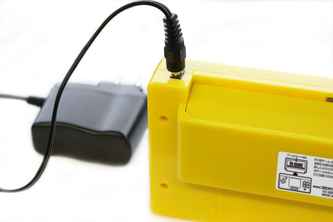 2.8インチの液晶画面付きFC用互換機ACアダプタ付バージョン限定販売