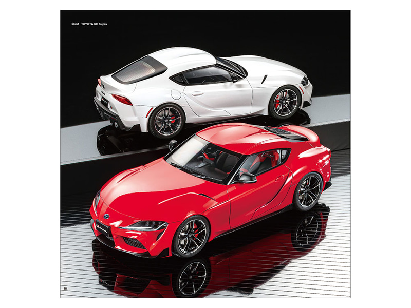 ホワイトとレッドの2台を並べられた「GRスープラ」も掲載