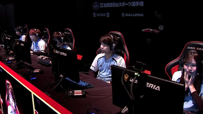 戦いに臨むN高「KDG N1」（上）クラーク記念国際高等学校と秋葉原ITキャンパス「Yuki飯食べ隊」（下）