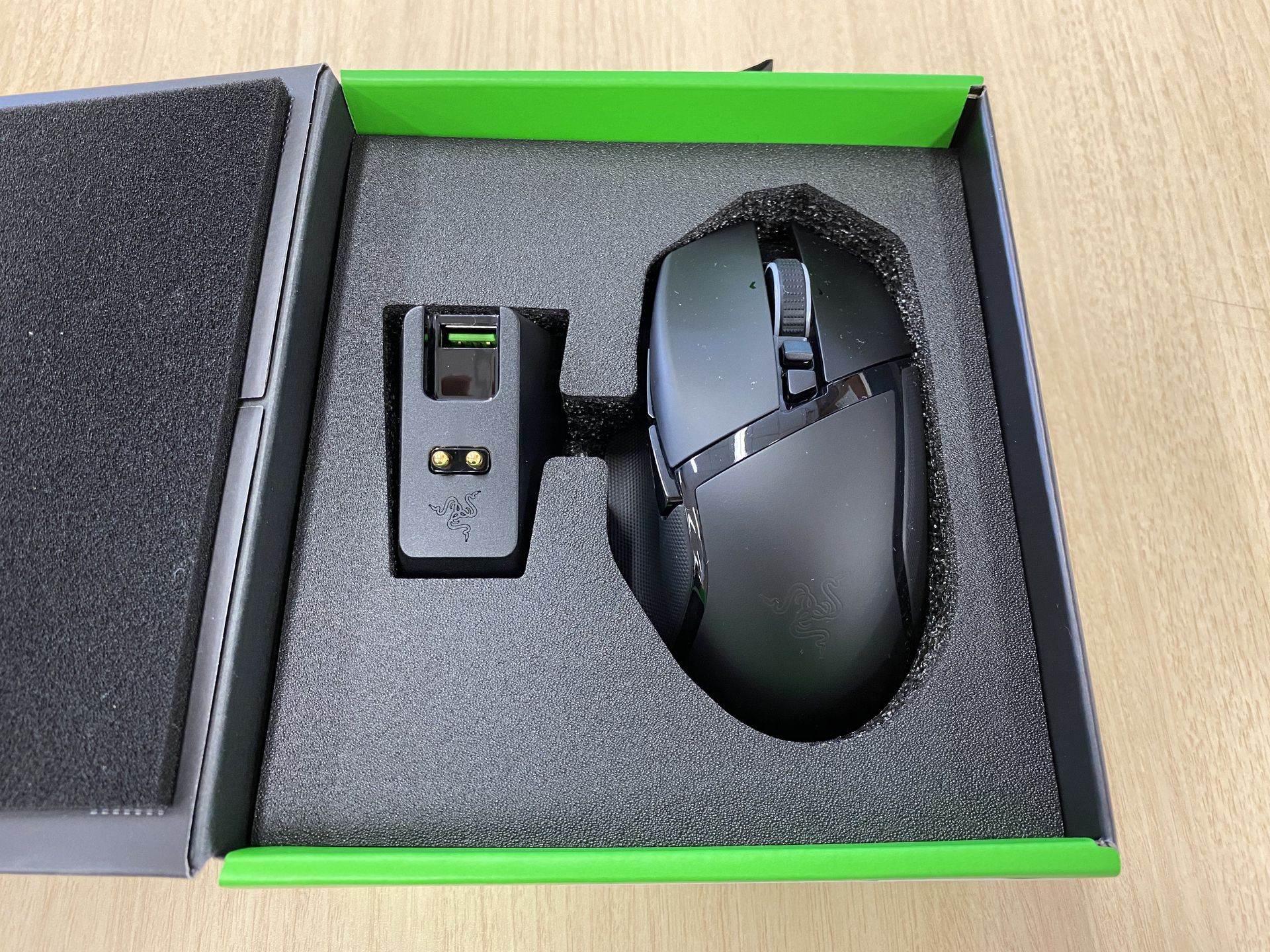 本体と充電ドック