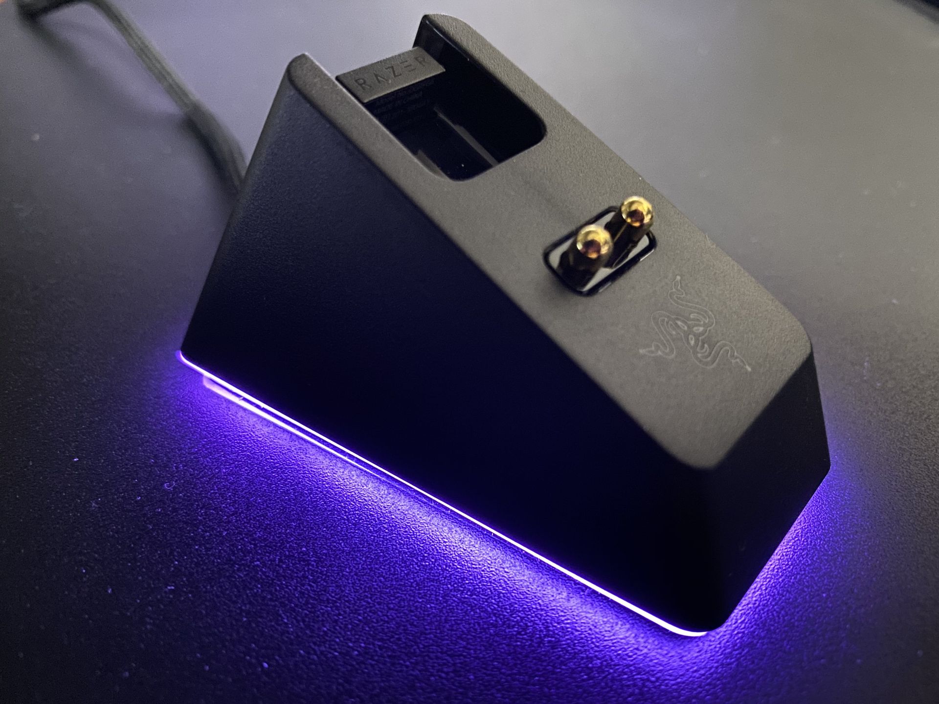 こちらは充電ドックのRGBライト