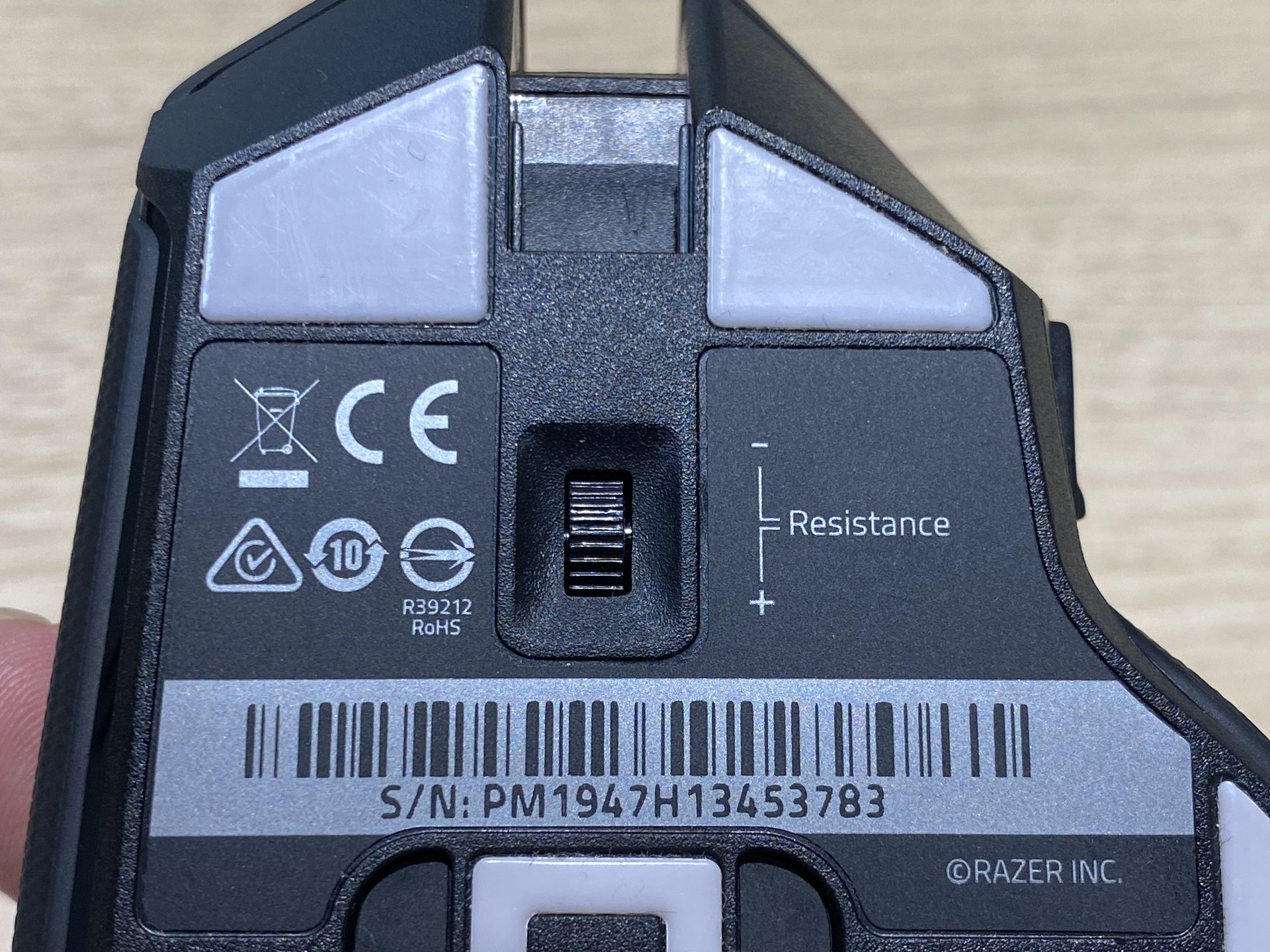 このダイヤルを操作することでマウスホイールの抵抗を調整できる