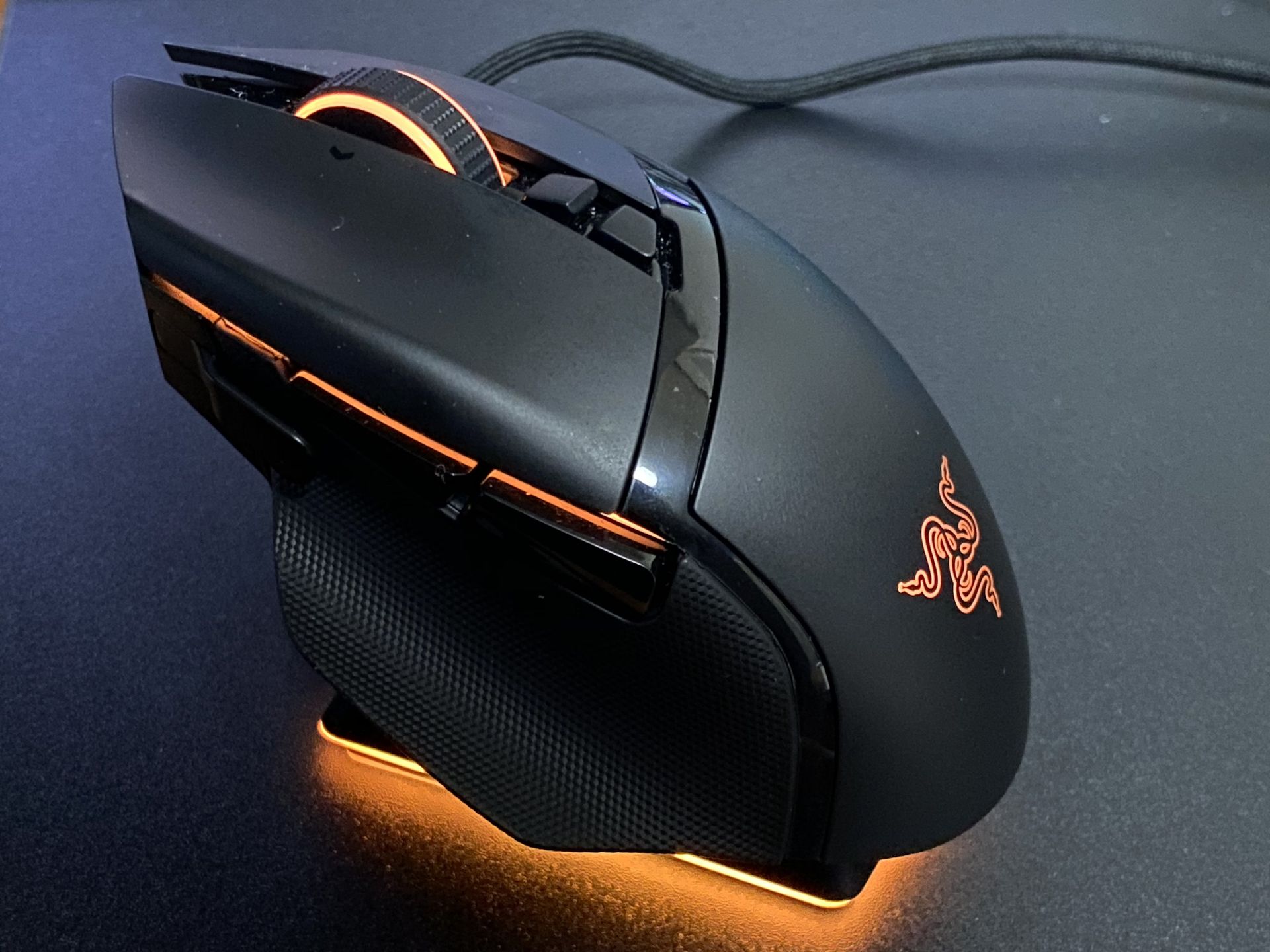 充電中の状態。極めてカッコイイ