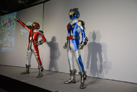 トミカ50周年記念アニメ、「トミカ絆合体 アースグランナー」始動