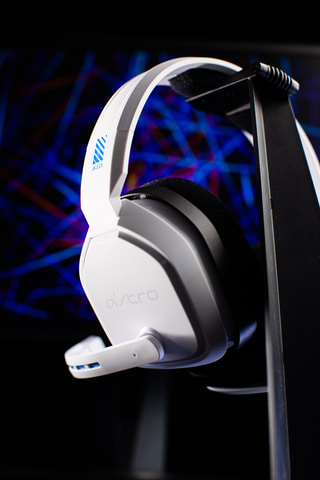 PS4/Switchにも対応「ASTRO A10 ゲーミングヘッドセット」の新色