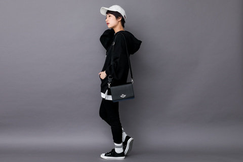 納棺師モデルのバッグは「化粧箱」をイメージ！ SuperGroupiesより「第