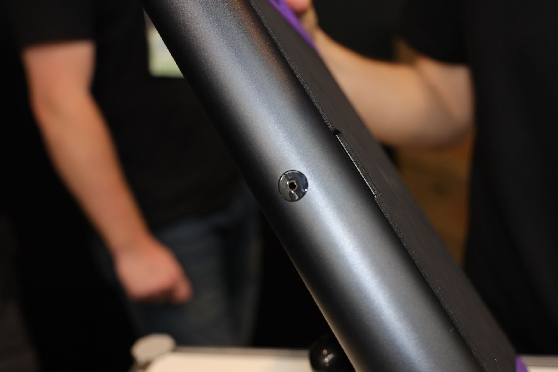 ヘッドフォン端子も備える