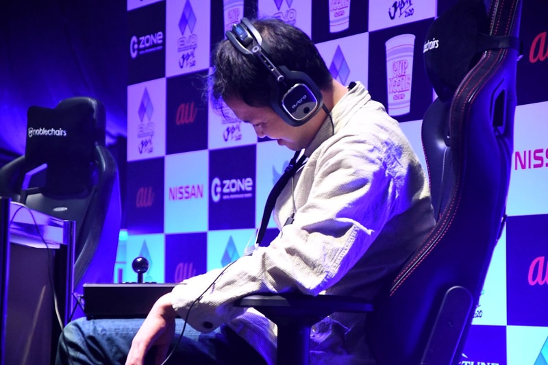 勢いに乗っていただけに、敗北でグッタリとうなだれるべテル選手