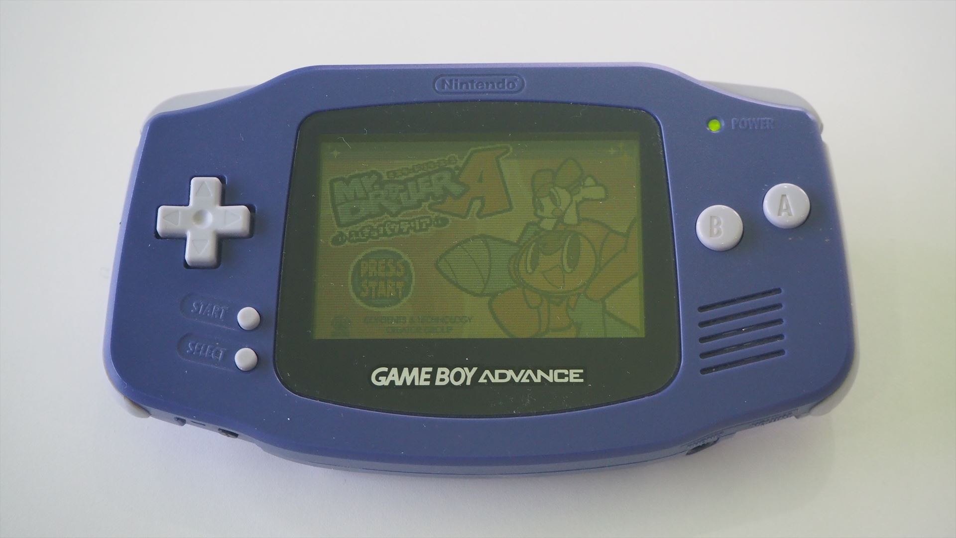 任天堂が2001年3月21日に発売した「ゲームボーイアドバンス」